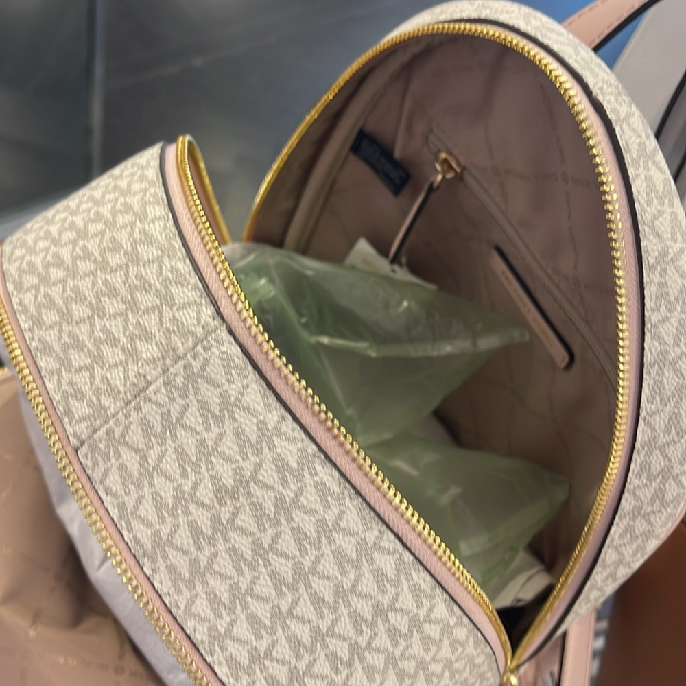 MICHAEL KORS Rhea Medm Zip Color-Block Signature Logo Backpack
PWD BLSH MLT
NWT - Picture 8 of 16